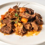 בקר ביין וירקות שורש